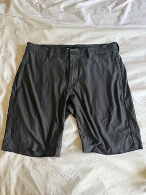 Travis Mathew Black Men's Hybrid Shorts 7” Inseam